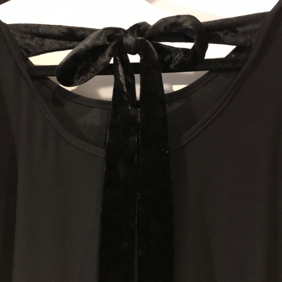 Black tunic with velvet asymmetric hem - Picture 5 of 5